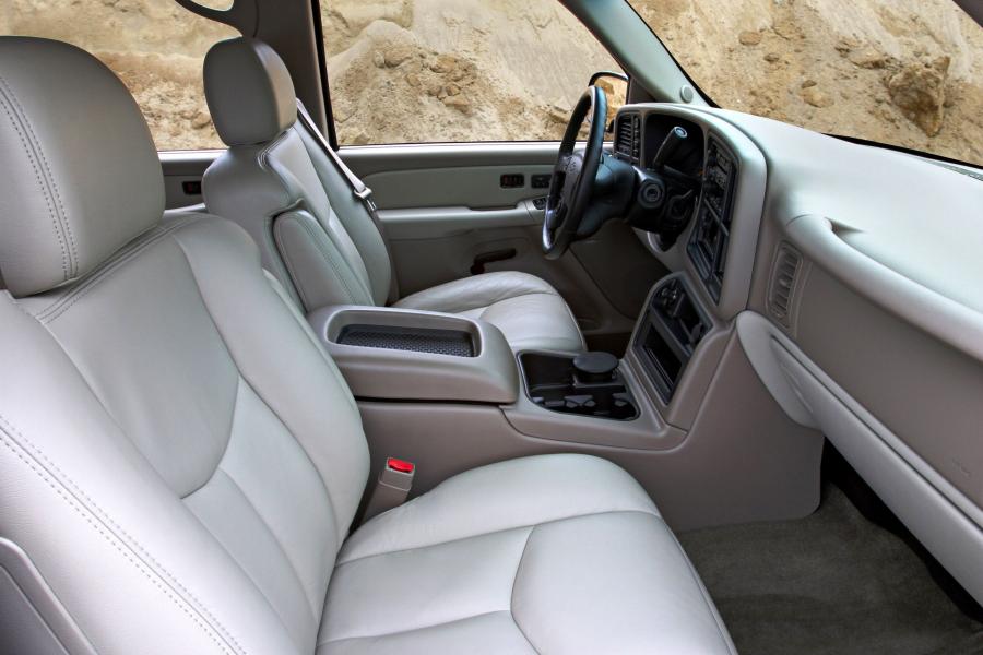  Chevrolet Suburban 2000 года  (фото 16 из 48)